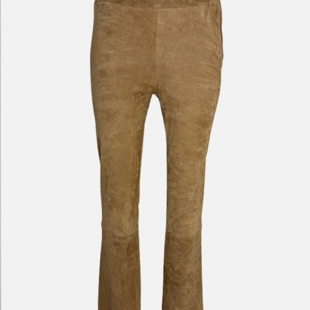 Incentive Stretch-Lederhose cropped aus Veloursleder in Incentive Stretch-Lederhose Belur Cropped aus Veloursleder in Cognac Beschreibung Cropped Lederhose „Belur“ von Incentive aus weichem Veloursleder mit Stretchkomfort. Der warme Cognacton und die moderne Silhouette verleihen dem Modell eine elegante, feminine Ausstrahlung.