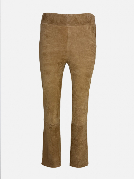 Incentive Stretch-Lederhose cropped aus Veloursleder in Incentive Stretch-Lederhose Belur Cropped aus Veloursleder in Cognac Beschreibung Cropped Lederhose „Belur“ von Incentive aus weichem Veloursleder mit Stretchkomfort. Der warme Cognacton und die moderne Silhouette verleihen dem Modell eine elegante, feminine Ausstrahlung.
